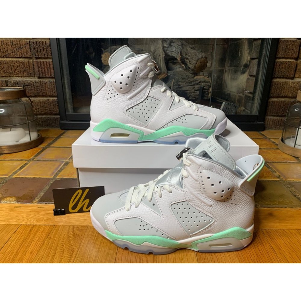 Women’s Sz 7.5 Air Jordan 6 Mint Foam Athletic Sneakers DQ4914-103